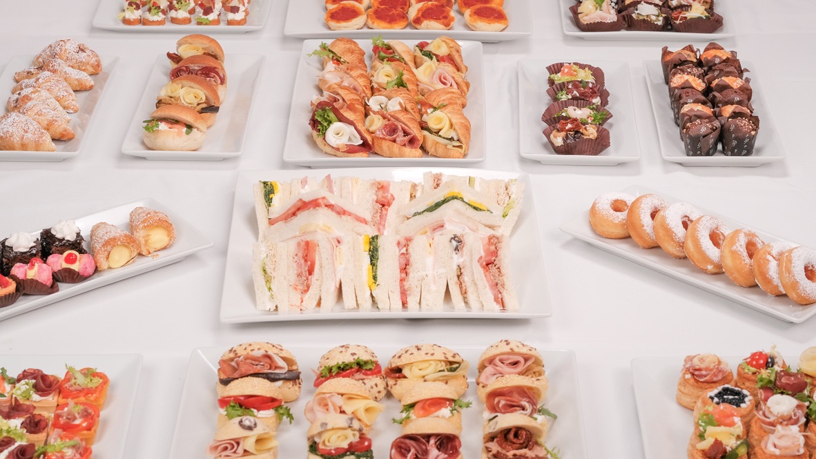 LIGHT LUNCH 15 PERSONE CON CAMERIERE