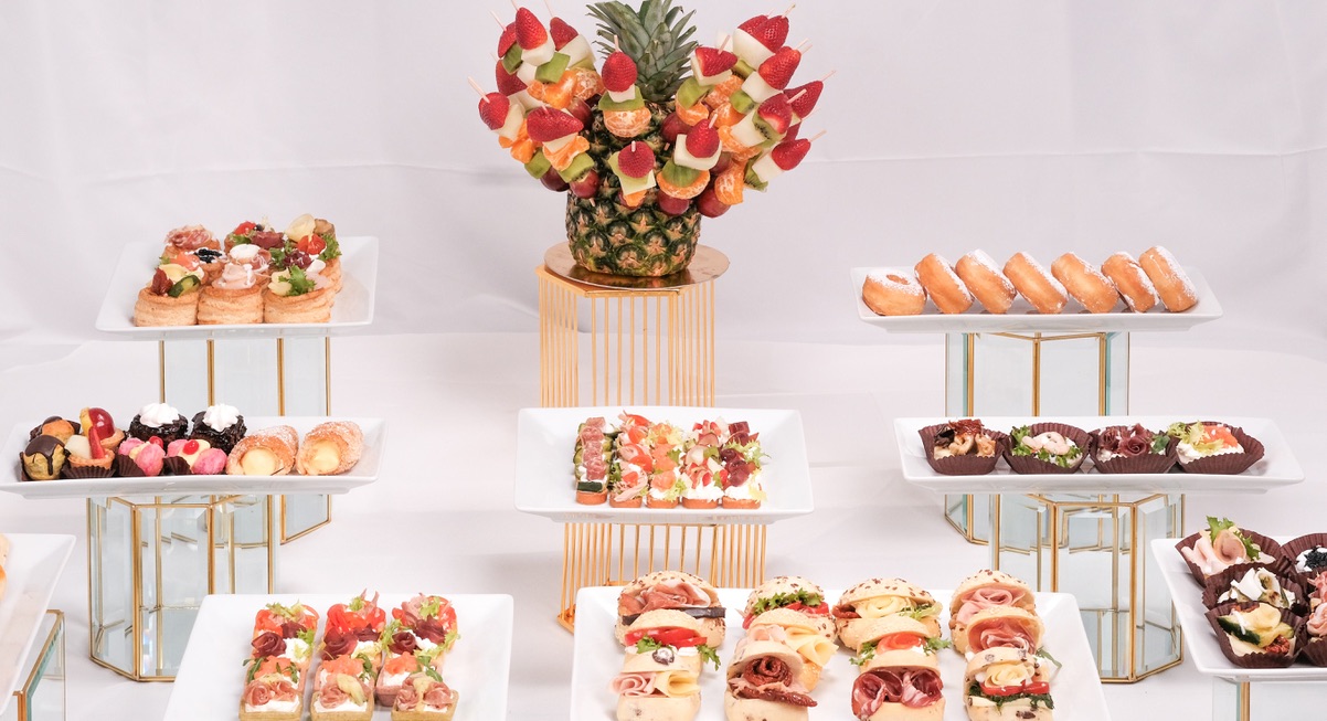 LIGHT LUNCH 25 PERSONE CON CAMERIERE