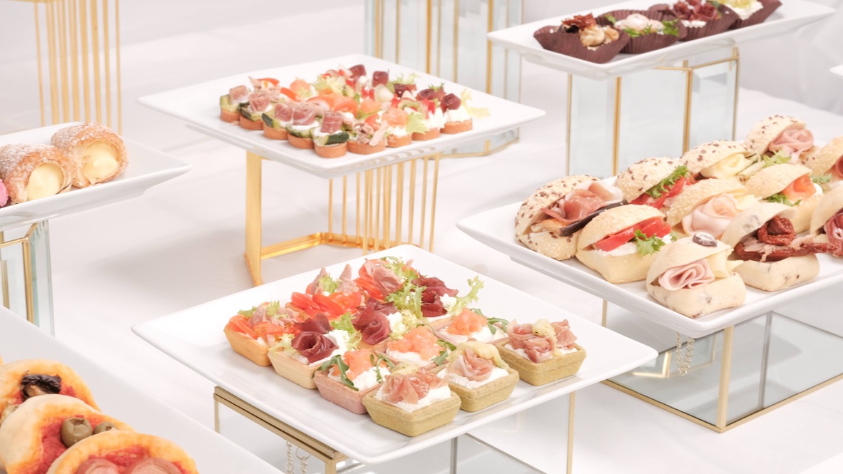 LIGHT LUNCH 20 PERSONE CON CAMERIERE