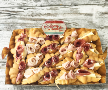 Cornettini salati affettato